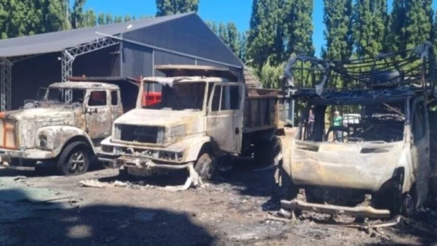 Detuvieron a miembros de la RAM por el incendio de una estancia en Chubut