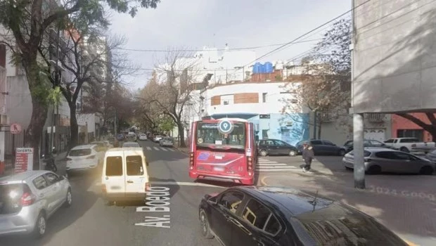 Un hombre fue baleado durante un robo en plena avenida Boedo