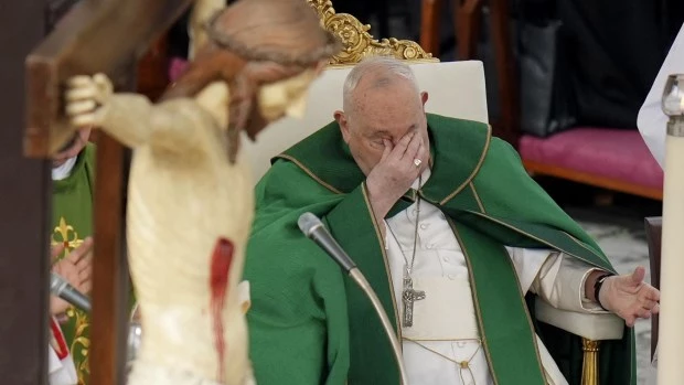 El Papa padece una infección en las vías respiratorias y fiebre "leve"