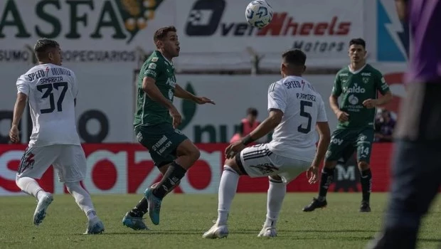 Con el VAR como protagonista, Sarmiento le ganó a Deportivo Riestra por el Torneo Apertura 