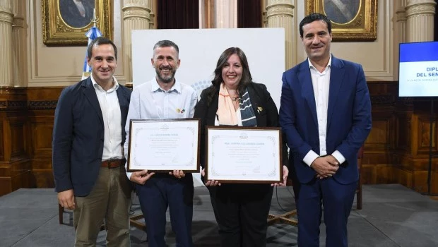 Distinguió el Senado a los dos docentes elegidos entre los mejores del mundo