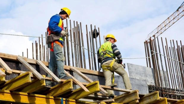 El costo de la construcción subió 0,9% en enero impulsado por tarifas