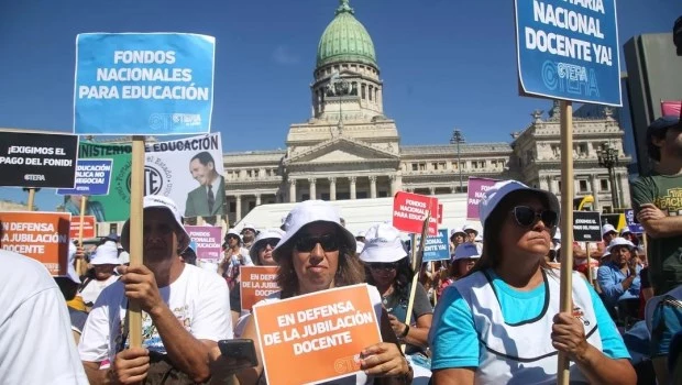 Tras el anuncio de dos días de paro, el Gobierno convocó a la mesa del salario docente