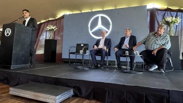 Los nuevos dueños de Mercedes Benz garantizaron que no habrá despidos y apostarán a los autos eléctricos