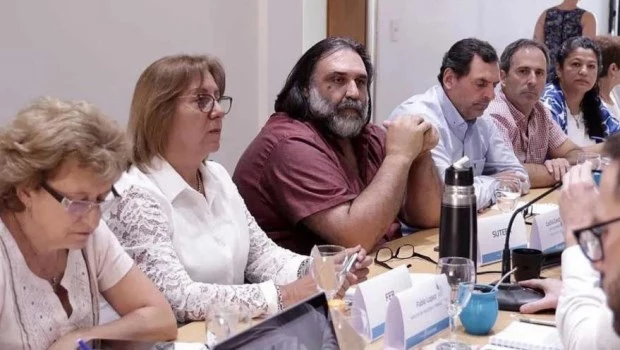 Docentes bonaerenses realizarán un acto frente al Palacio Puzzurno