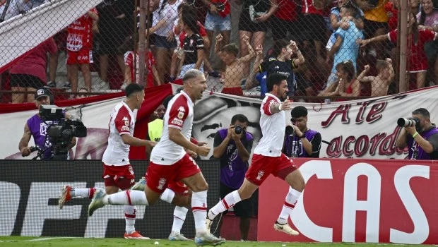 Huracán fue muy superior a San Lorenzo y sigue trepando en las posiciones de la Zona B, del torneo Apertura.