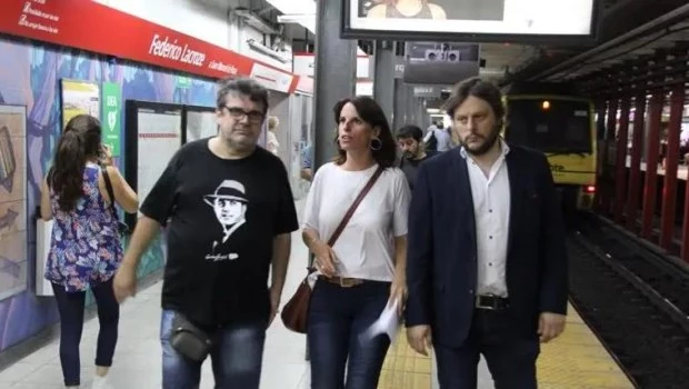 Para Santoro, el funcionamiento del subte es "el símbolo del fracaso del PRO"