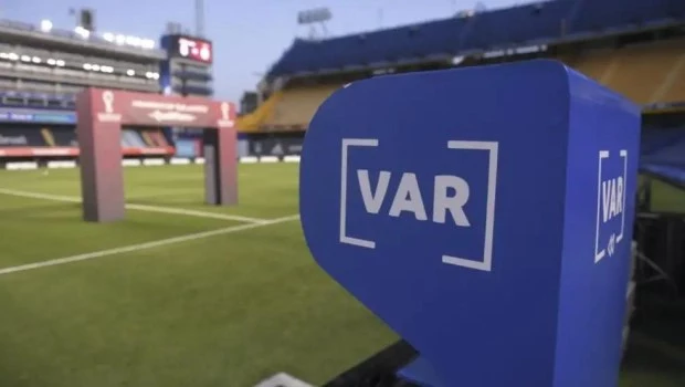 La FIFA analiza cambios en el VAR, el offside y el tiempo de juego 