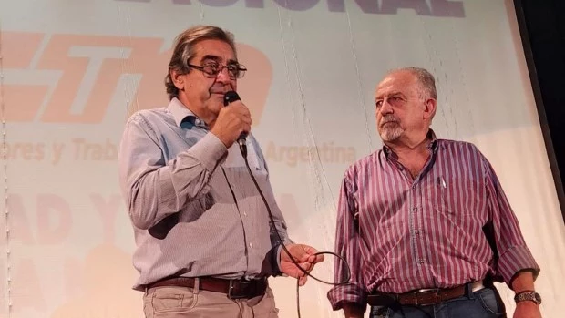 La dos CTA llamaron a "respetar la democracia"