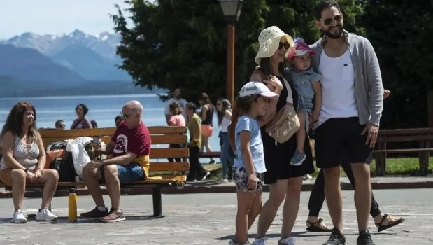 La cantidad de turistas que viajaron por el país en la temporada de verano cayó 3,9% frente a 2024