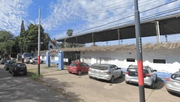 Tragedia en Rosario: murió un joven mientras jugaba un partido de fútbol 