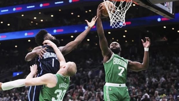 Brown brilló con 36 puntos para suplir la ausencia de Tatum y los Celtics derrotaron al Magic