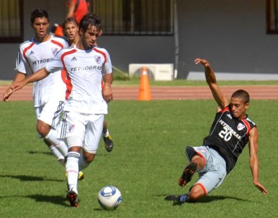 Buonanotte se mostró en buen nivel y marcó en la práctica de River