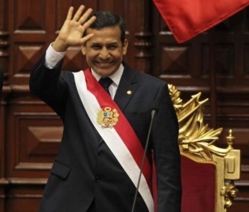 Humala asumió como presidente de Perú en medio de una polémica