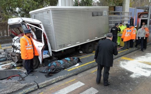 Accidente fatal en la autopista Perito Moreno: un muerto 