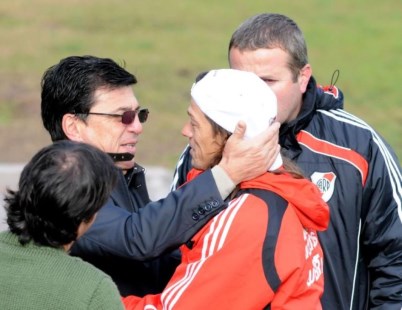 Passarella visitó al plantel de River para darle su apoyo