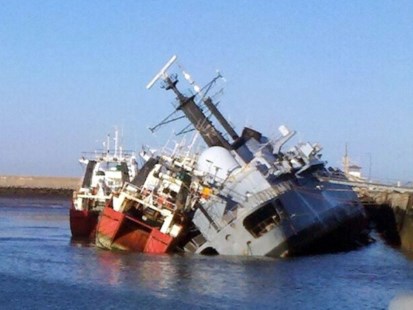 Un destructor de la Armada se hunde en la Base Naval Puerto Belgrano