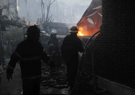 Se Incendió Una Fábrica En Gerli Y Más De 20 Dotaciones De Bomberos ...