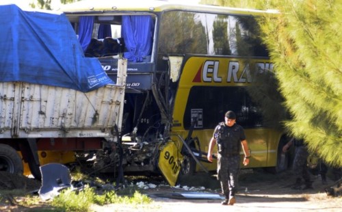 Dos Muertos Y 24 Heridos En Un Choque Entre Un Camión Y Un Colectivo En Mendoza Actualidad 9675