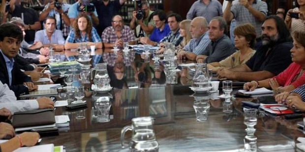 Se cumple el octavo encuentro tras de un largo cuarto intermedio. Los gremios instalarán una carpa frente a la Legislatura para seguir con la protesta.