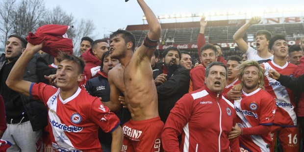 Argentinos Juniors volvió a Primera con un triunfo sobre el final