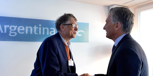 El presidente Macri junto a Bill Gates en Davos.