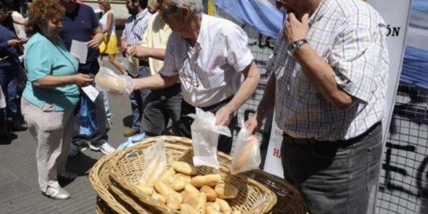 Panazo frente al Congreso en protesta por el precio de la harina 