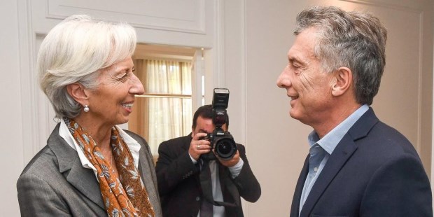 Tras el anuncio del acuerdo con el FMI, Macri viaja a la cumbre del G-7 y se reúne con Lagarde