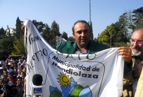  El golfista cordobés Ángel "el Pato" Cabrera fue recibido hoy como un héroe en su Villa Allende natal 